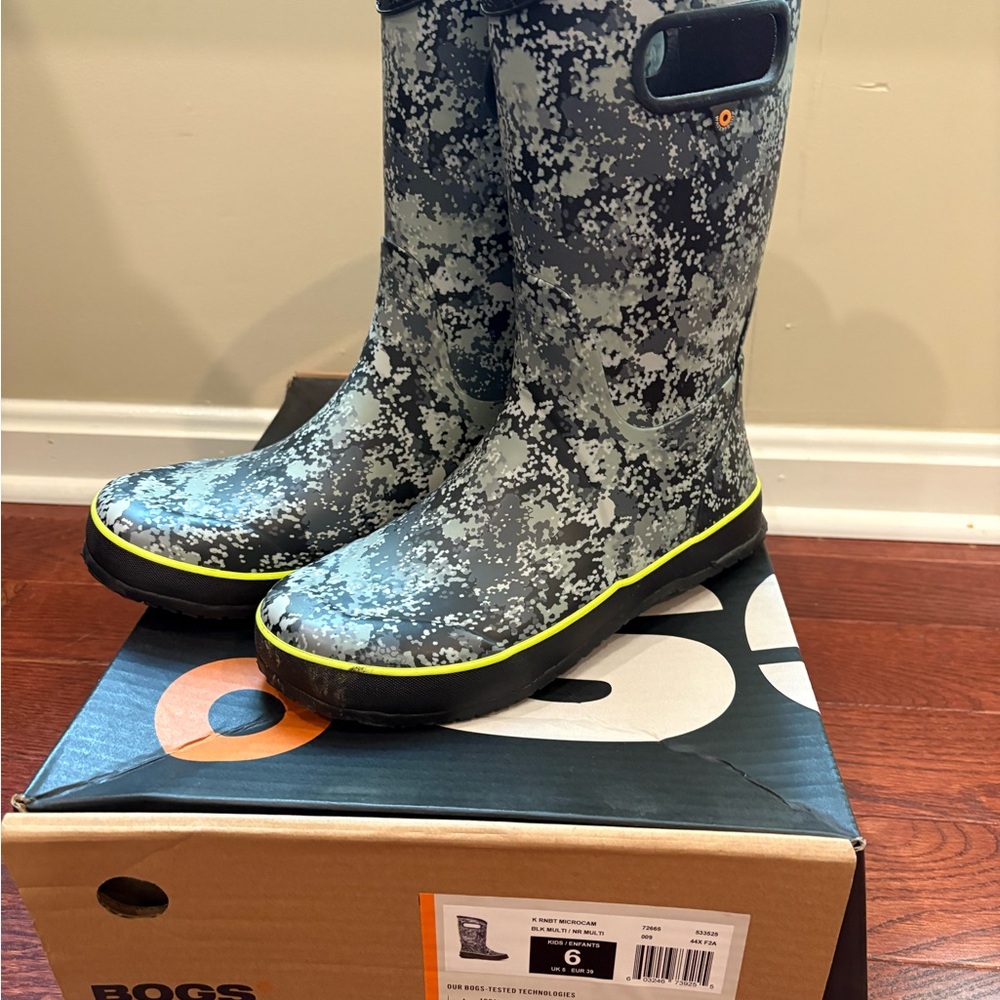 Bogs Kids Rain Boots Size 6 Black Camo EUC